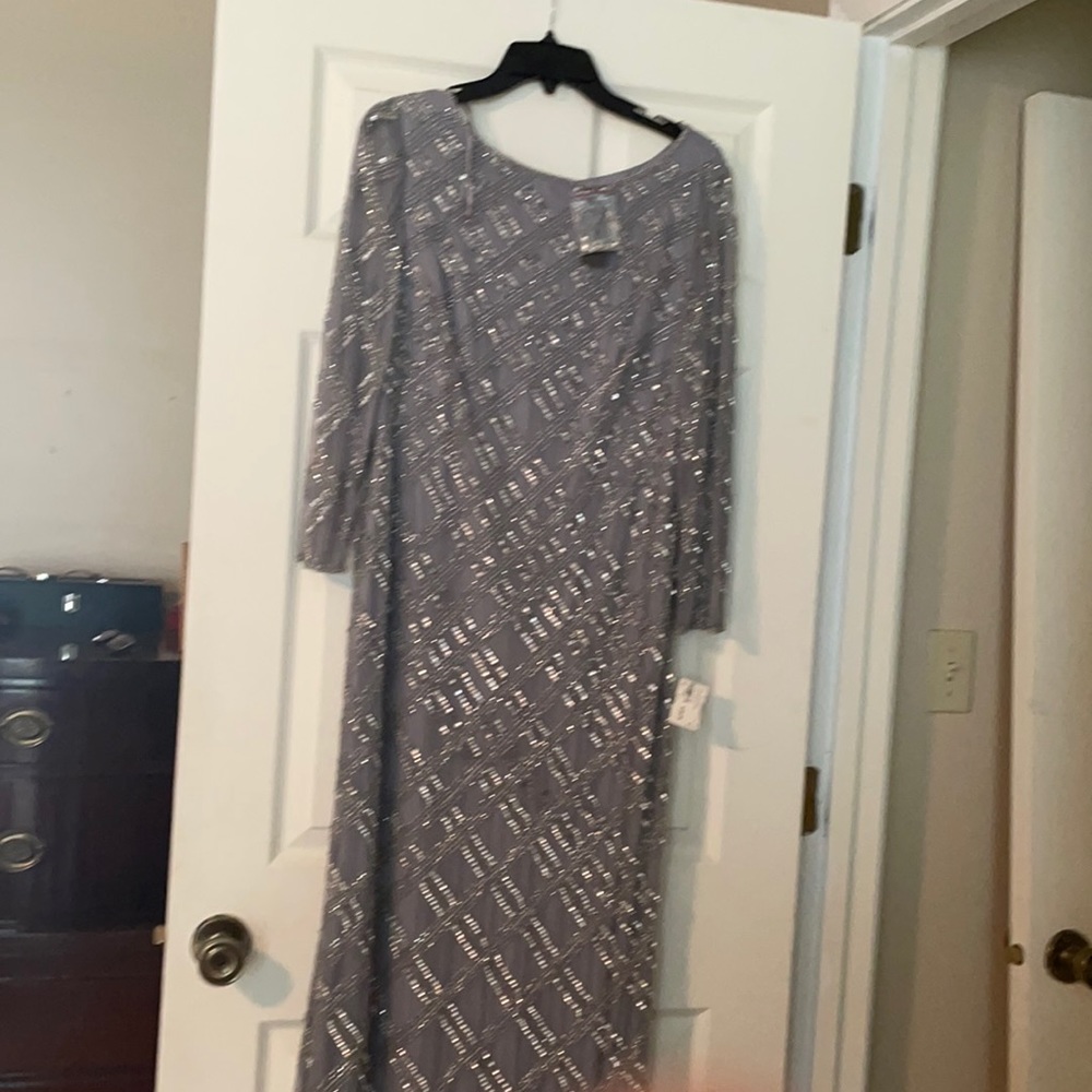 Adrianna Papell beaded gown size 18P NWT small tear near zipper
